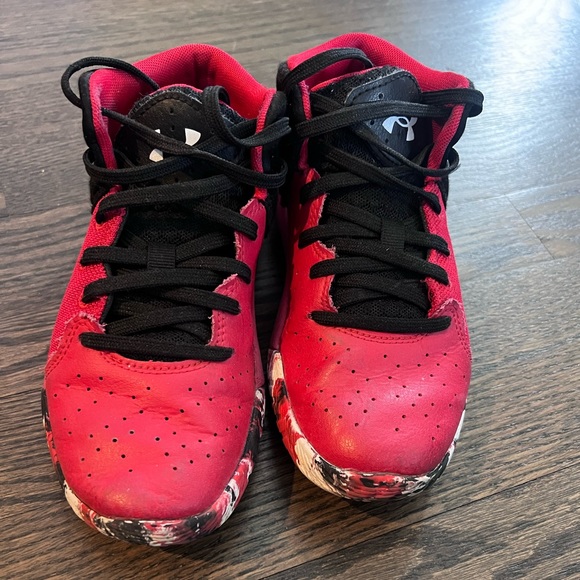Under Armour Boys Sneakers size 1.5 - Picture 2 of 4